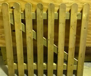 Nailed Wicket Gate .900 x .900 R/H round