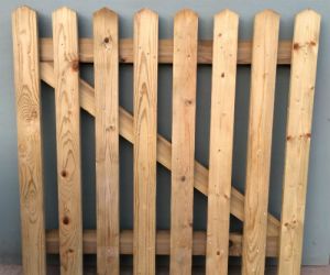 Nailed Wicket Gate .900 x .900 R/H